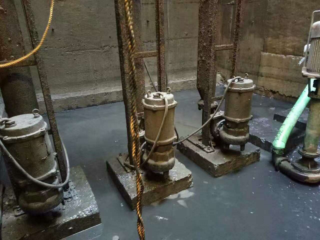 崇仁污水池清理