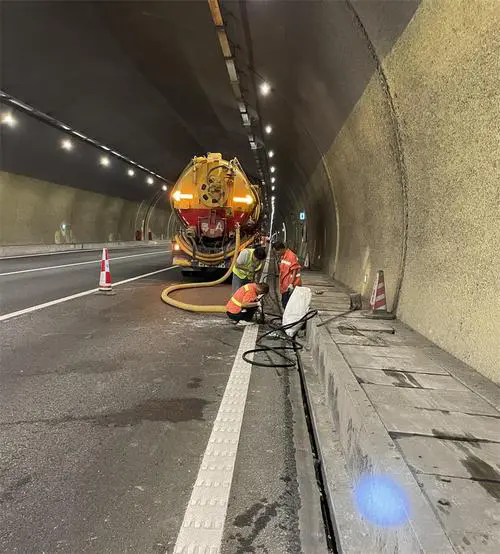 崇仁隧道排水渠清淤